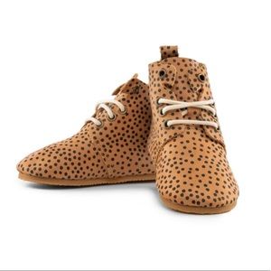 Piper & Finn High Top Oxfords Size 5